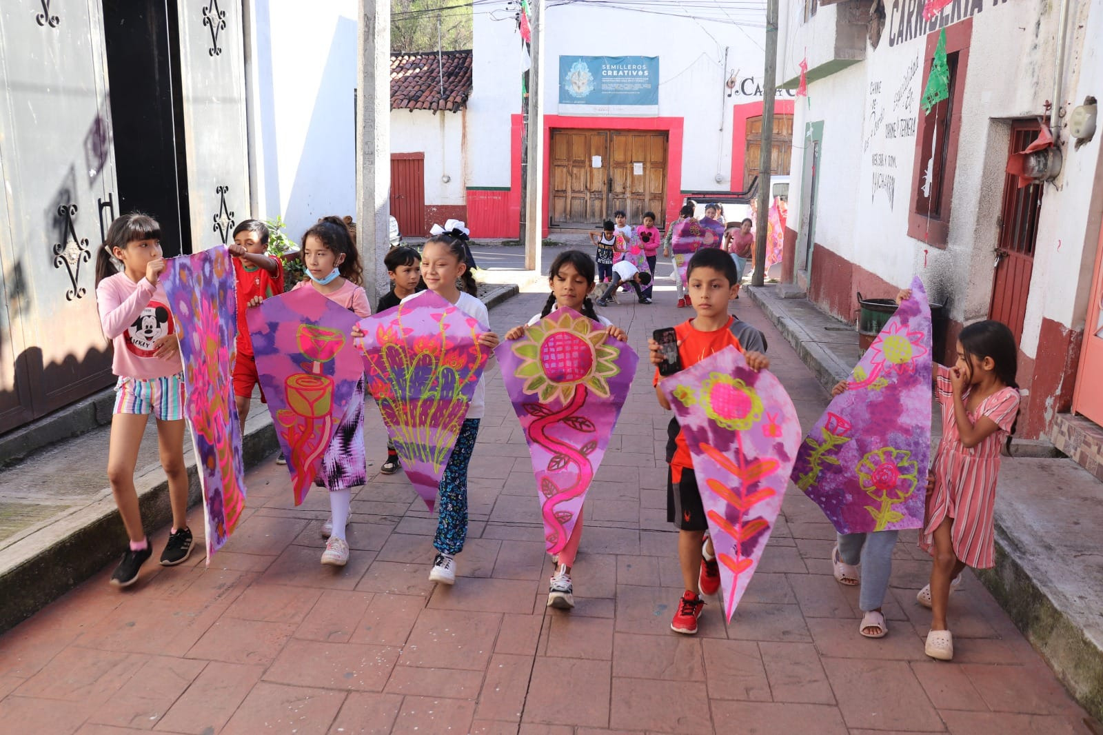 Mirarlas a todas: las mujeres en la identidad visual de Tengo un sueño 2024